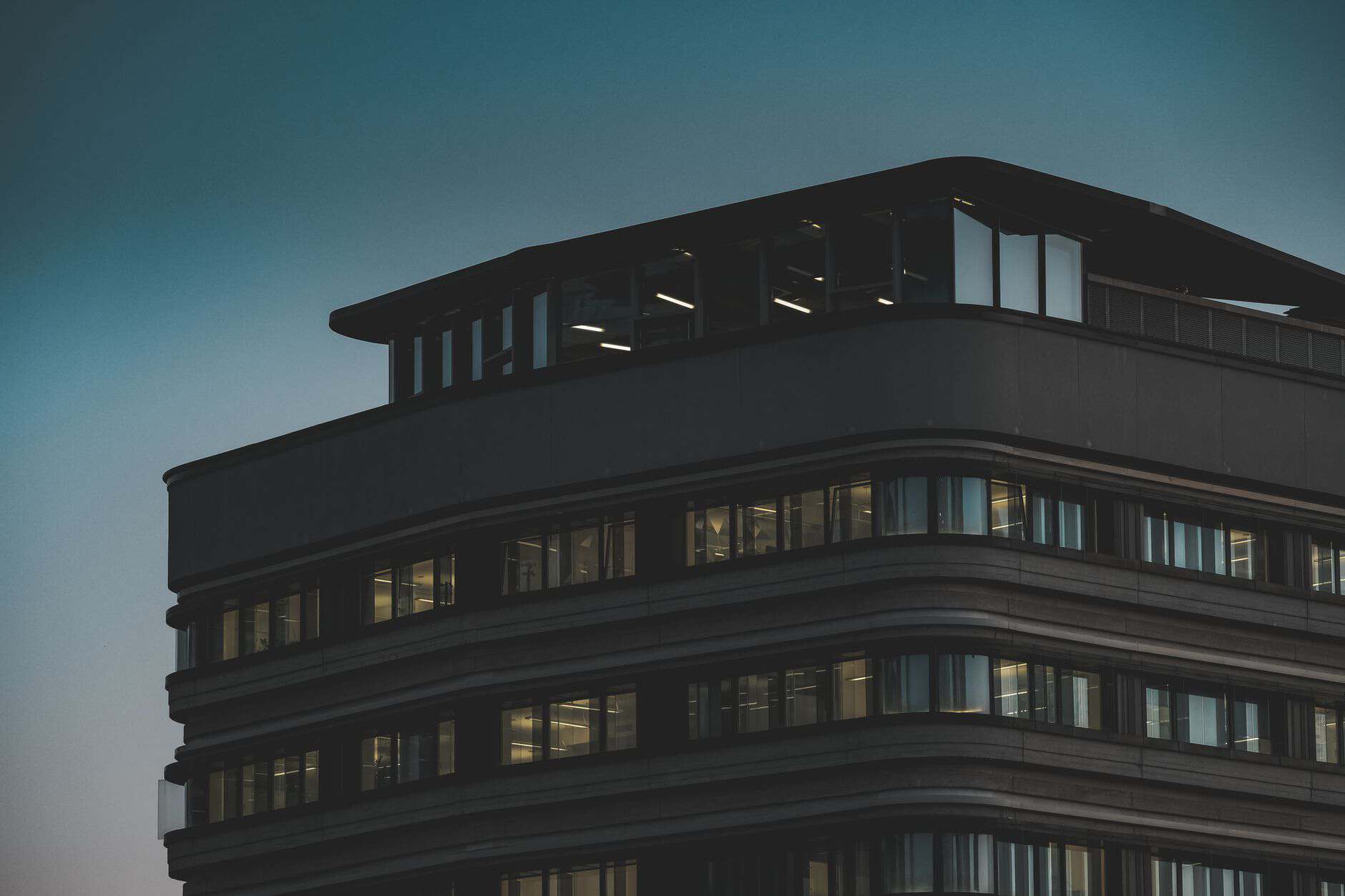 How to Build Retargeting Ads That Echo Your Organic Hooks (The Compound Effect Framework)