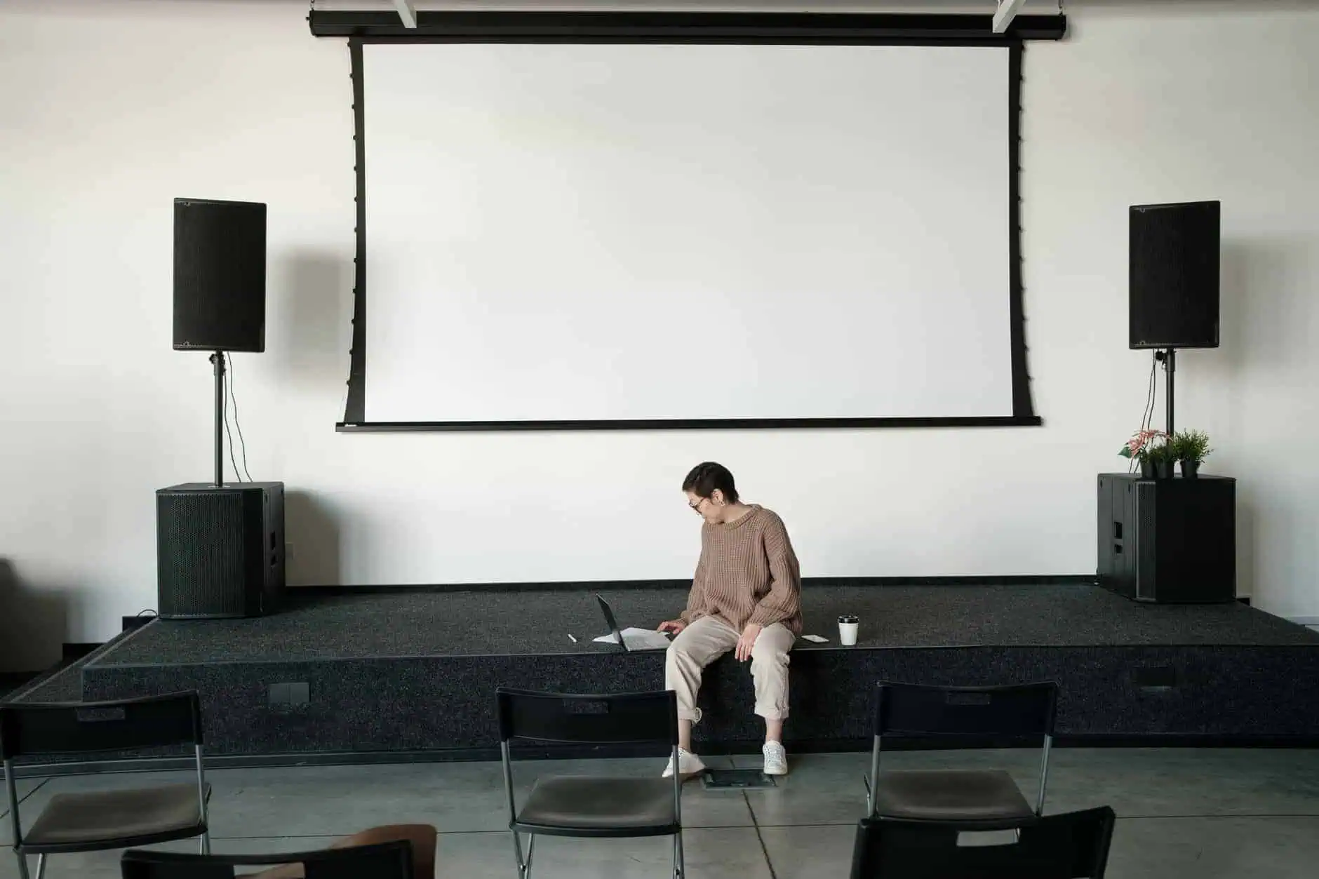 The Surround Sound Effect: How to Engineer Coherent Touchpoints Across Feed, Stories, and Inbox